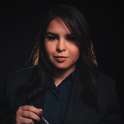 Portrait of Ioana Petrescu, verified Dynagest reader from Bucharest